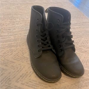 Doc Marten Leather Shoreditch Boot